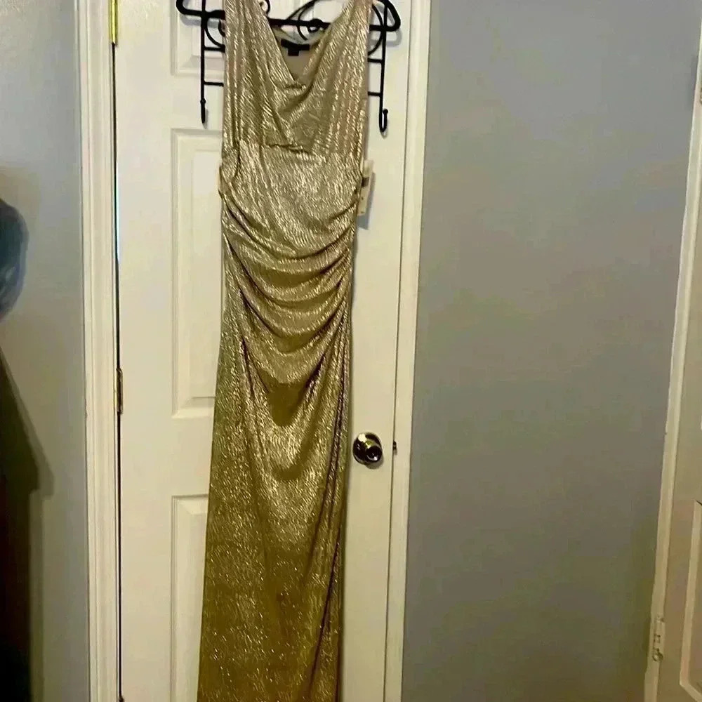 Ralph Lauren evening dress size 14… prom.. formal wear. Gold